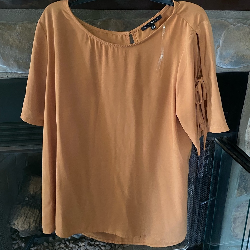 Staccato - medium - new - mustard color - keyhole sleeve - $15.00